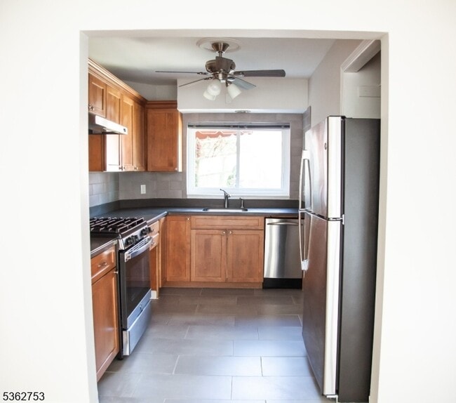 Building Photo - 152 Belleville Ave