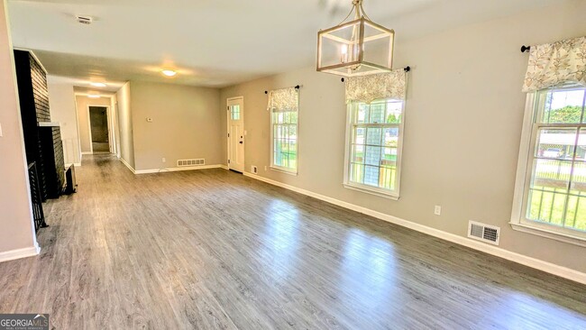 Building Photo - 2899 Old Flowery Branch Rd