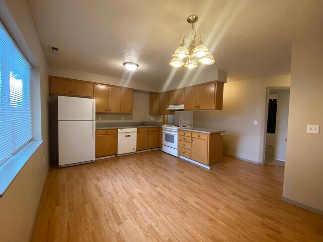 Building Photo - 1303 2nd St