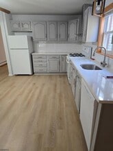 Building Photo - 110 Elm St