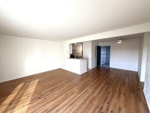 Building Photo - 336 Larkspur Plaza Dr