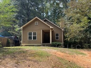 Building Photo - 850 Woods Dr NW