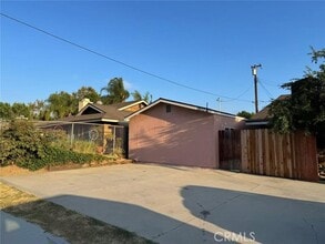 Building Photo - 2032 Victoria Dr