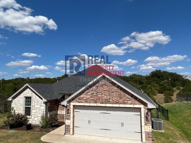 Foto del edificio - Amazing 3 Bed 2 Bath Home in Gated Lakesid...