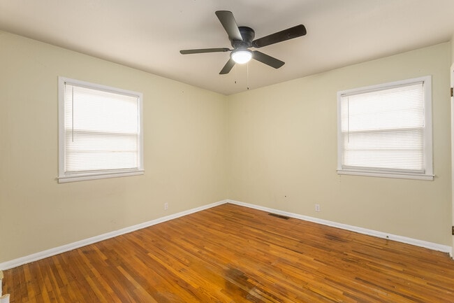 Building Photo - 6225 N Independence Dr