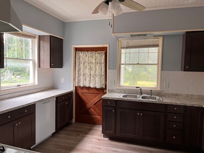Foto del edificio - 364 Ravenwood Ave