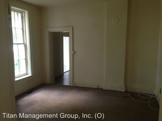 Building Photo - 1021 N 7th St