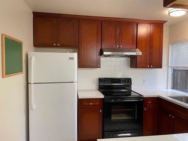 Building Photo - 1575 Drake Dr