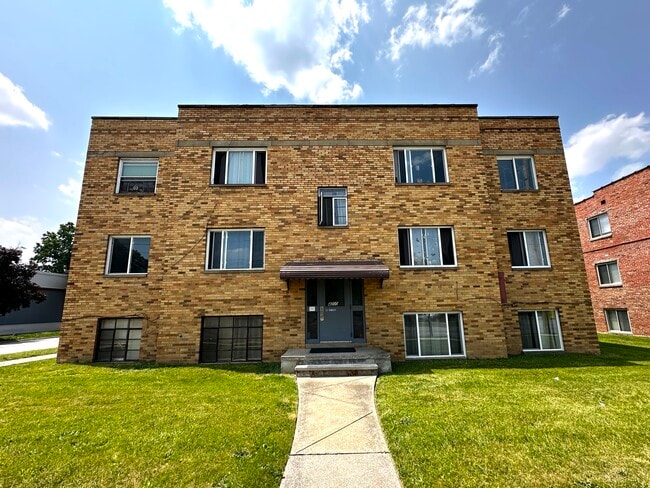Building Photo - 4200 Ridge Rd