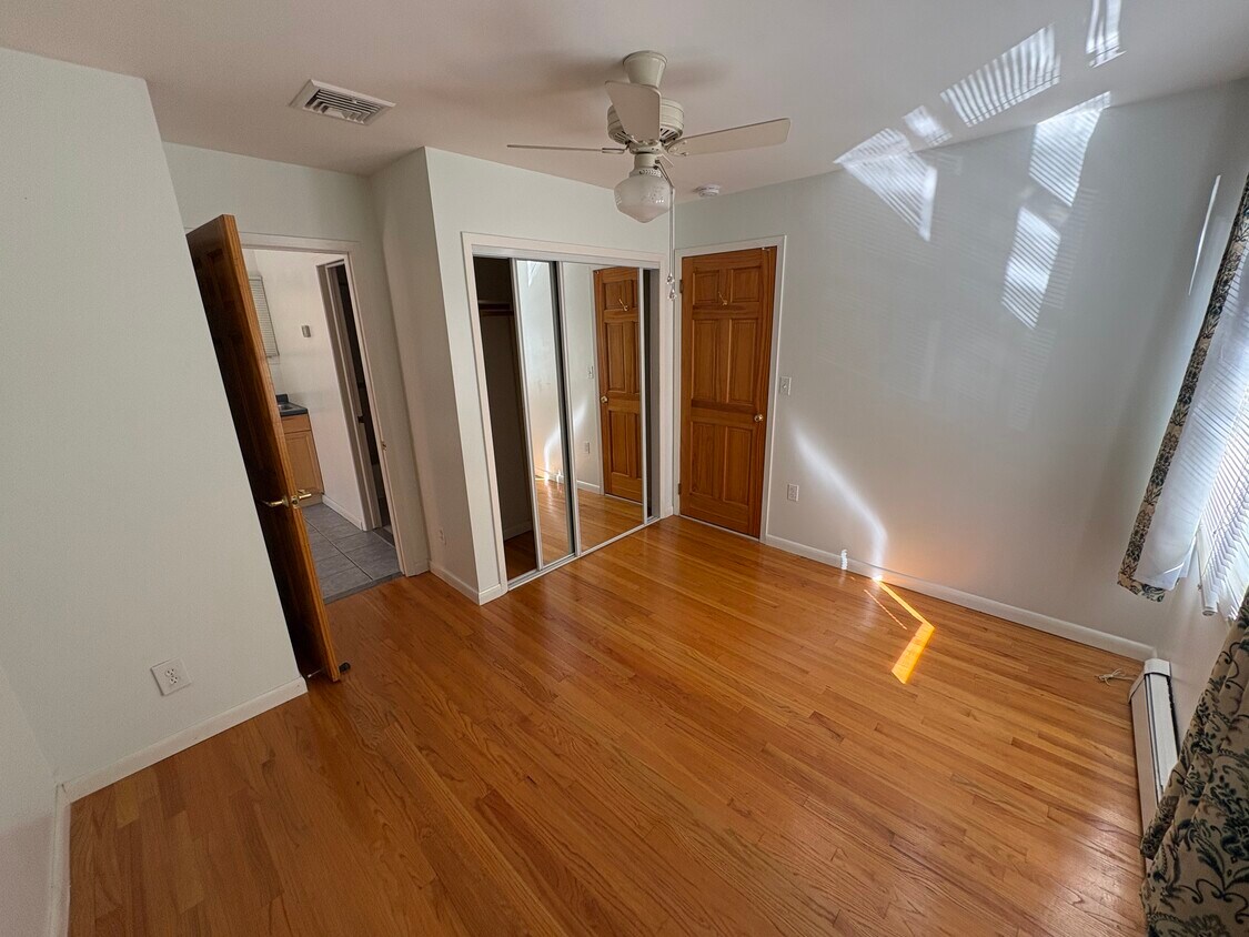 Primary Photo - 66 Luyster St
