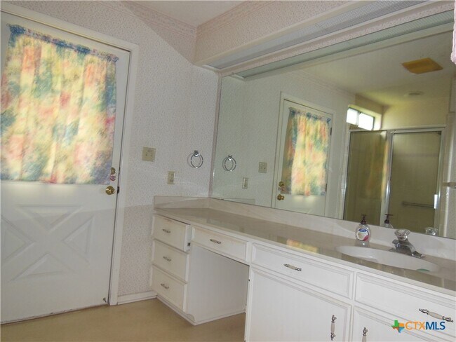 Foto del edificio - 391 Oakcrest Dr