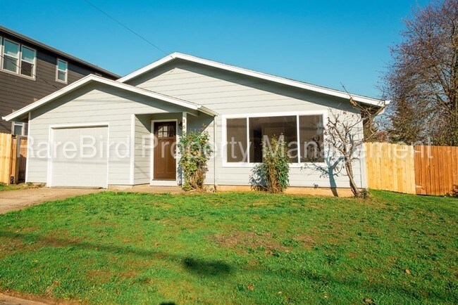 Building Photo - 1535 NE Highland St