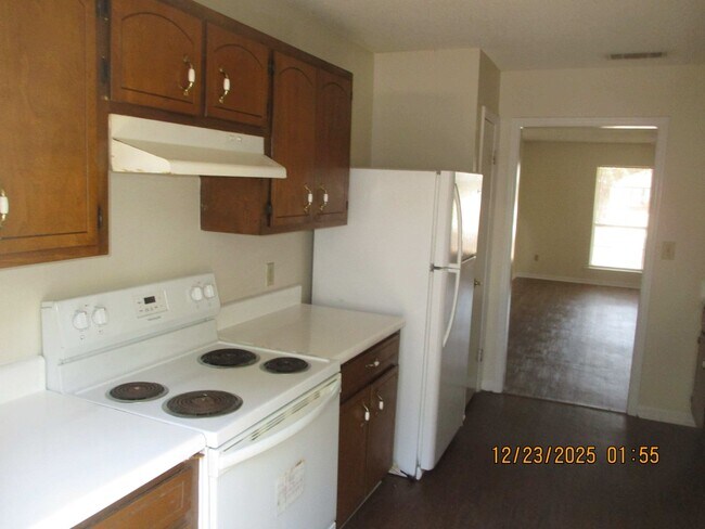 Building Photo - 1121 University St