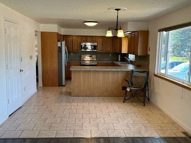 Building Photo - 2 bed 1.5 bath in Corvallis, near schools