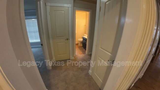 Foto del edificio - 414 Woodard Ave