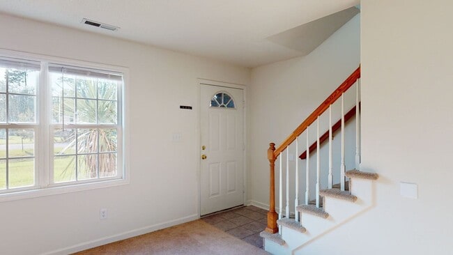 Foto del edificio - 216 Smallwood Rd