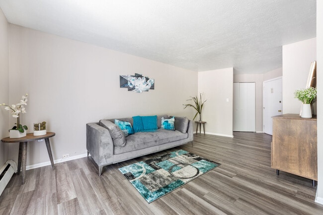 Building Photo - Lakeland Commons