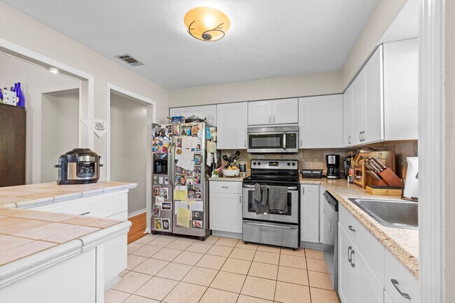 Building Photo - 3 Bedroom 2 Bath in Valwood