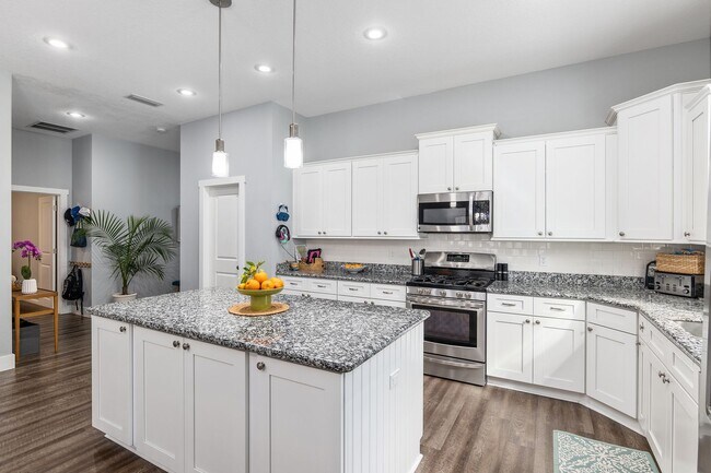 Foto del edificio - Stunning South Pointe 4/3 Home with Solar ...