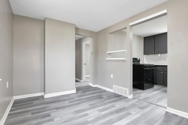 Building Photo - 256 Southard Dr