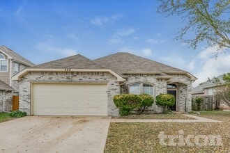 Building Photo - 228 Willow Creek Dr