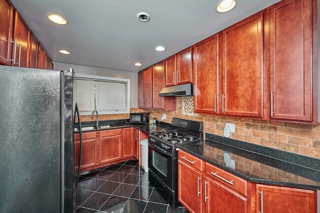 Building Photo - 2205 W Highland Ave