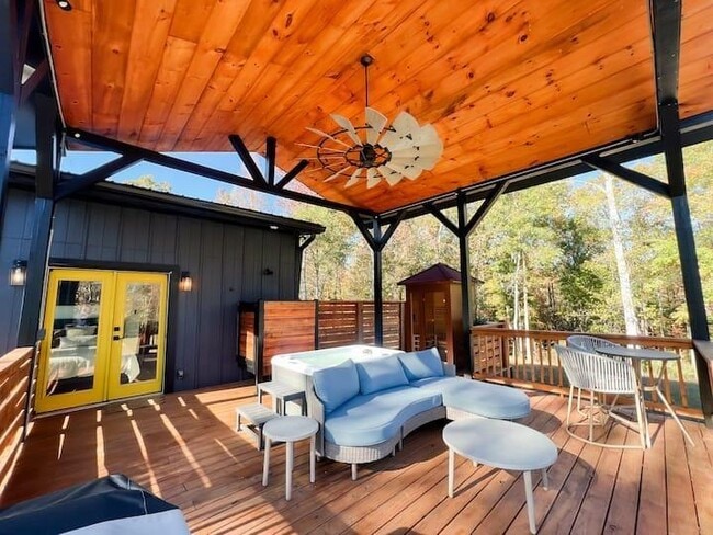 Foto del edificio - 300 Burbano Creekside Lndg