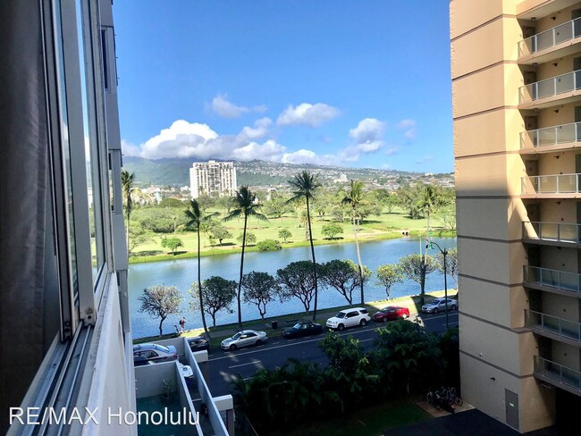 Foto del edificio - 1 br, 1 bath House - 2421 Ala Wai Blvd Apt...