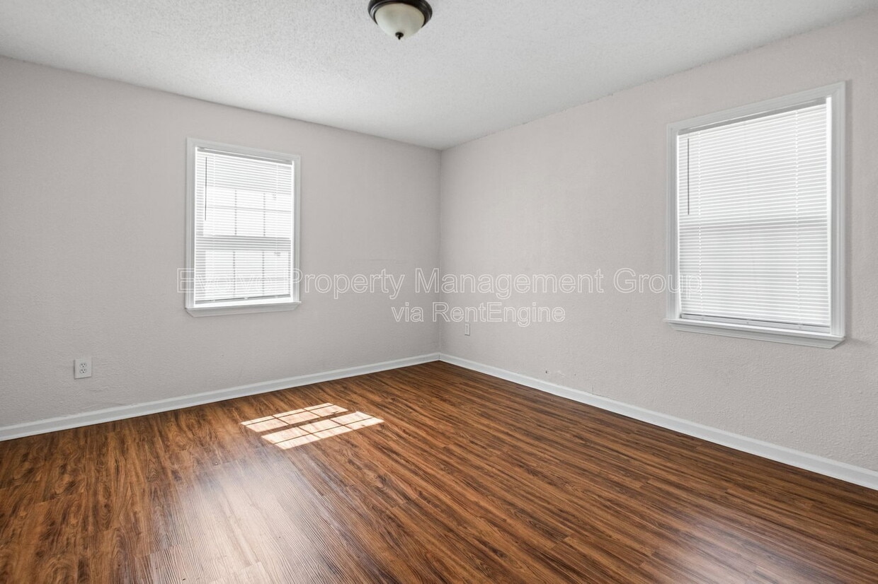 Photo - 1196 Aubra Road