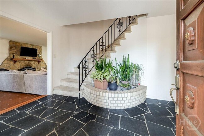 Building Photo - Spacious 4-bedroom, 3.5-bathroom house in ...