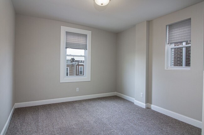 Building Photo - ??? NEWLY RENOVATED, LARGE, 3 BEDROOMS AND...