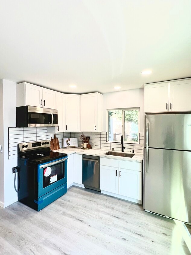 24777 Willimet Way Unit Left, Hayward, CA 94544 Condo for Rent in