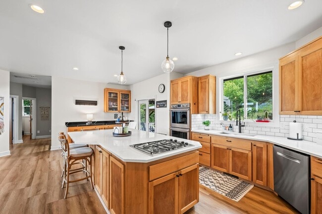 Foto del edificio - Exquisite Fox Island Home 3 Bedroom, 3.5 B...