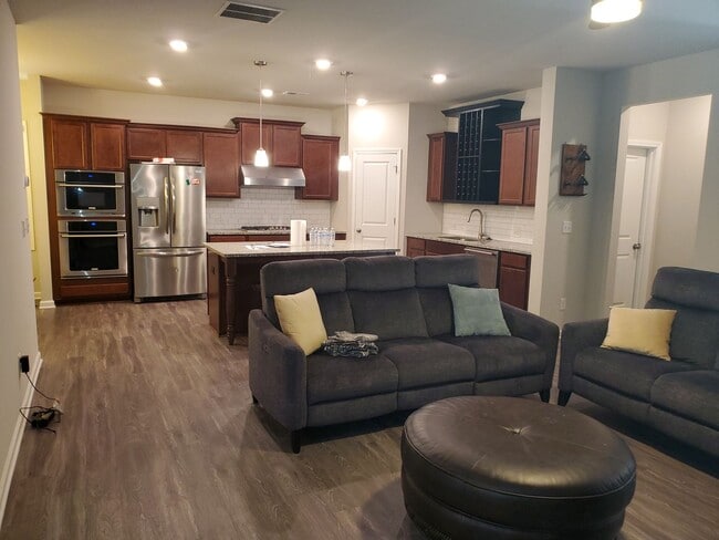 Foto del edificio - 3216 Baylor Cir