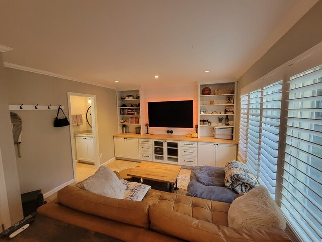 Foto del edificio - 120 Golden Ridge Ave