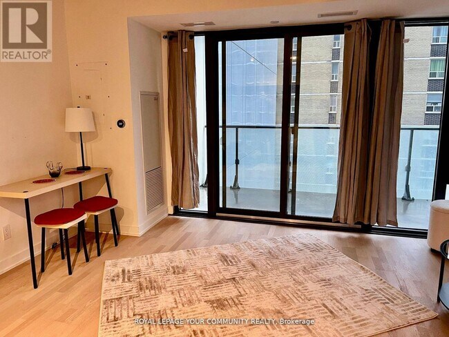 Building Photo - 185 Roehampton Ave