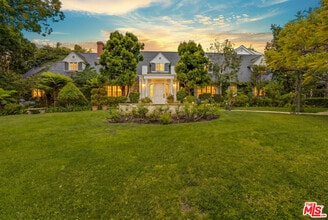 Building Photo - 821 Whittier Dr