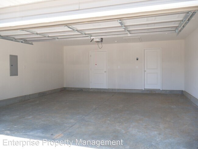 Building Photo - 4 br, 2 bath House - 144 Silver Maples Dr