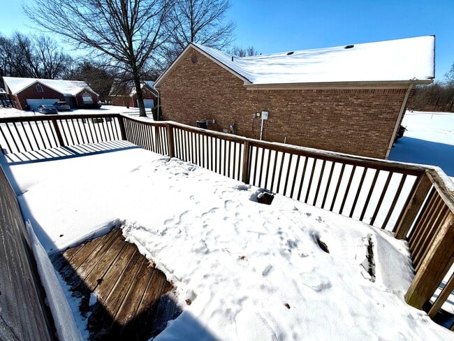 Building Photo - 100 Fairway Hill