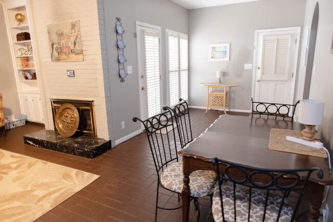 Building Photo - 2929 Canterbury Ct