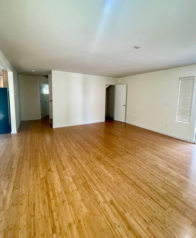 Foto del edificio - 3 Bedroom Home in DuPont