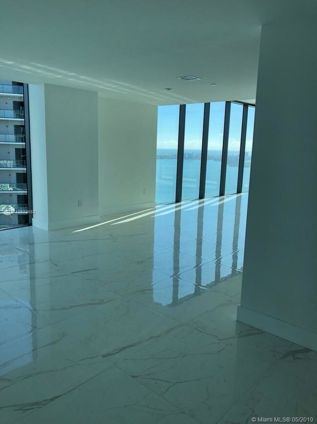 Foto del edificio - 650 NE 32nd St