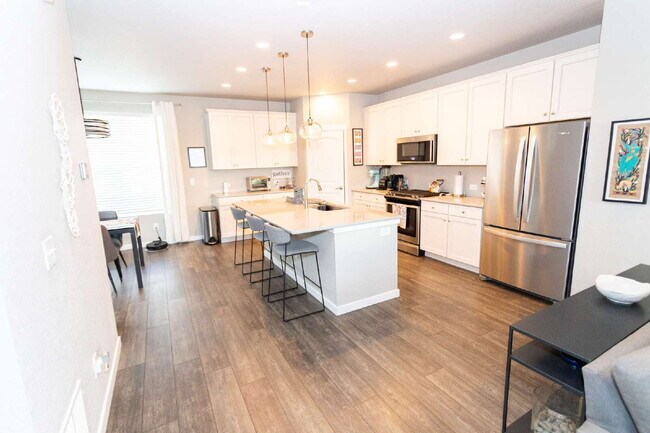 Building Photo - Stunning 3-Story urban style house for rent
