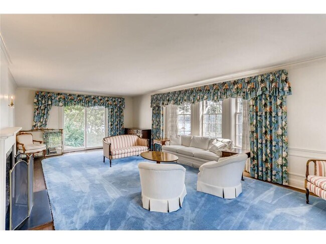 Foto del edificio - 18000 Breezy Point Rd