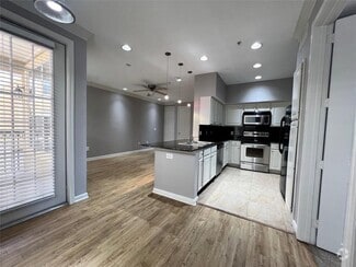 Building Photo - 7575 Kirby Dr