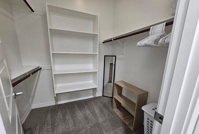 Foto del edificio - 9137 W Sells Dr