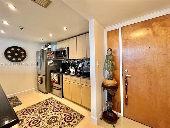 Foto del edificio - 7601 E Treasure Dr