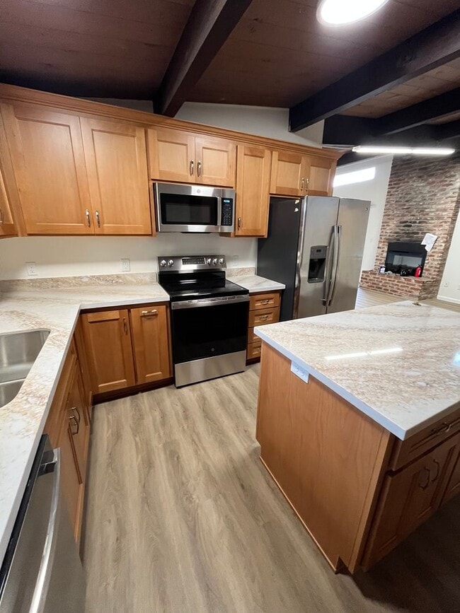 Building Photo - 4 Bedroom 2 Bath Home in Old Davis Near Campus