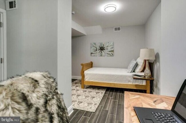 Building Photo - 3740 9th St NW