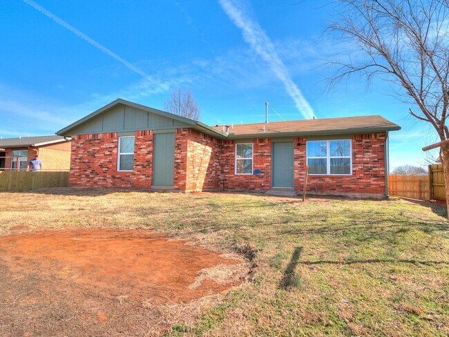 Foto del edificio - 4 bedroom 2 bath home in Tecumseh!